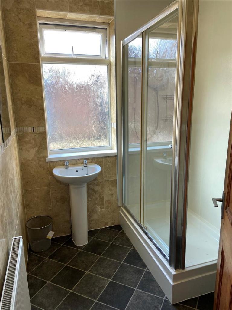 Bathroom 2.JPG
