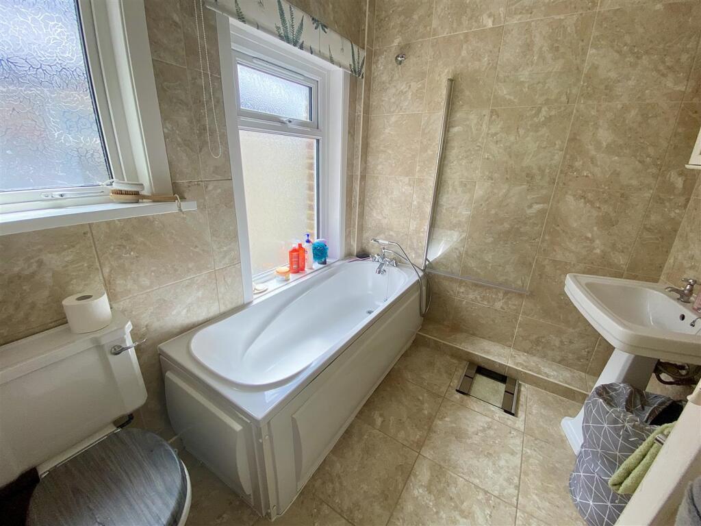FIRLEBATH.jpg