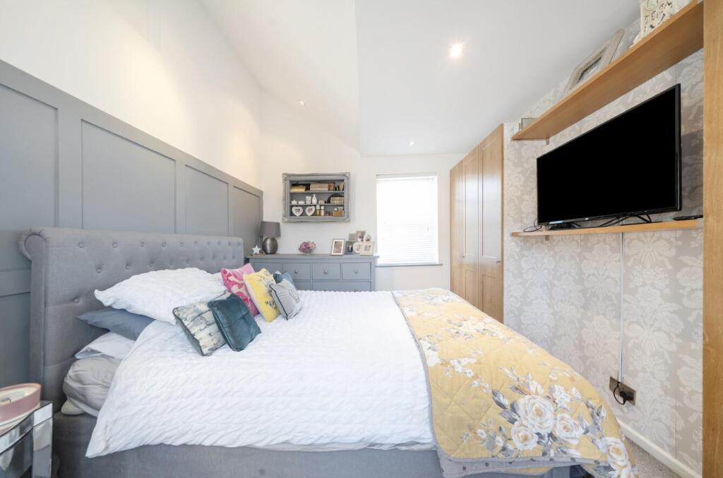 Davidson Frost-Wellings, DFW, Green Lane, Bed.jpg