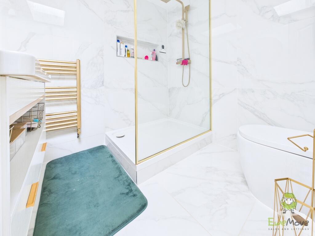 CAM01543G0-PR0142-STILL025