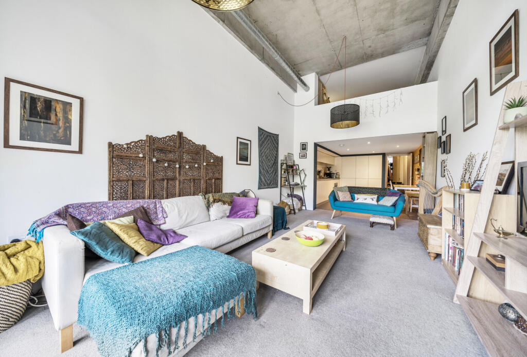 1320083-5-686bc8c...