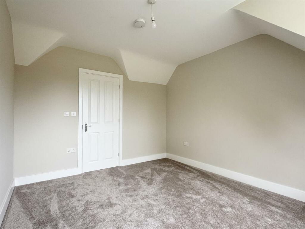 6A Staion Rd Desborough-63.jpg