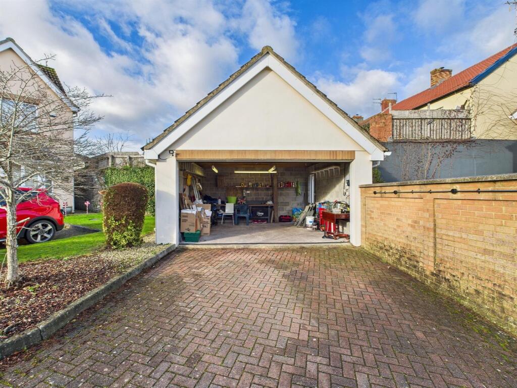 19 - 4 bed detached house.jpg