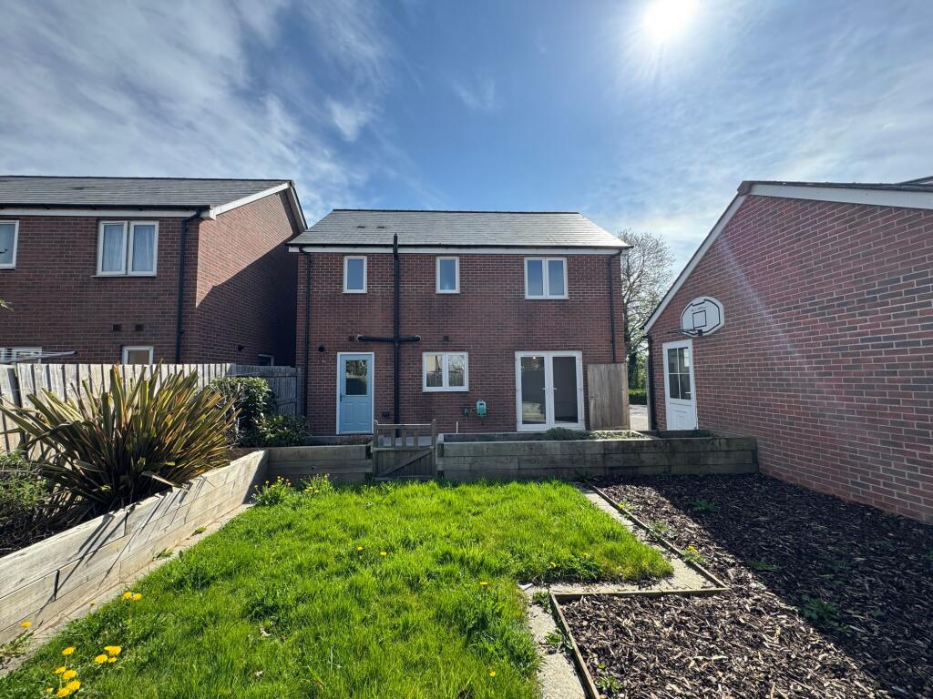 Well maintained rear garden