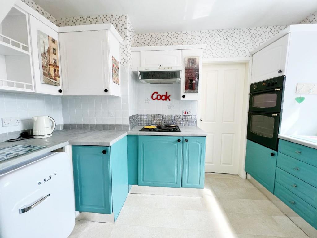 Kitchen 5.jpg
