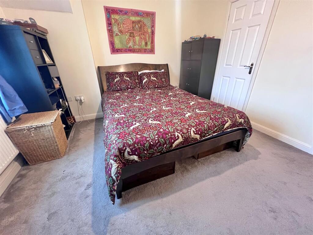 Bedroom 1a.jpg
