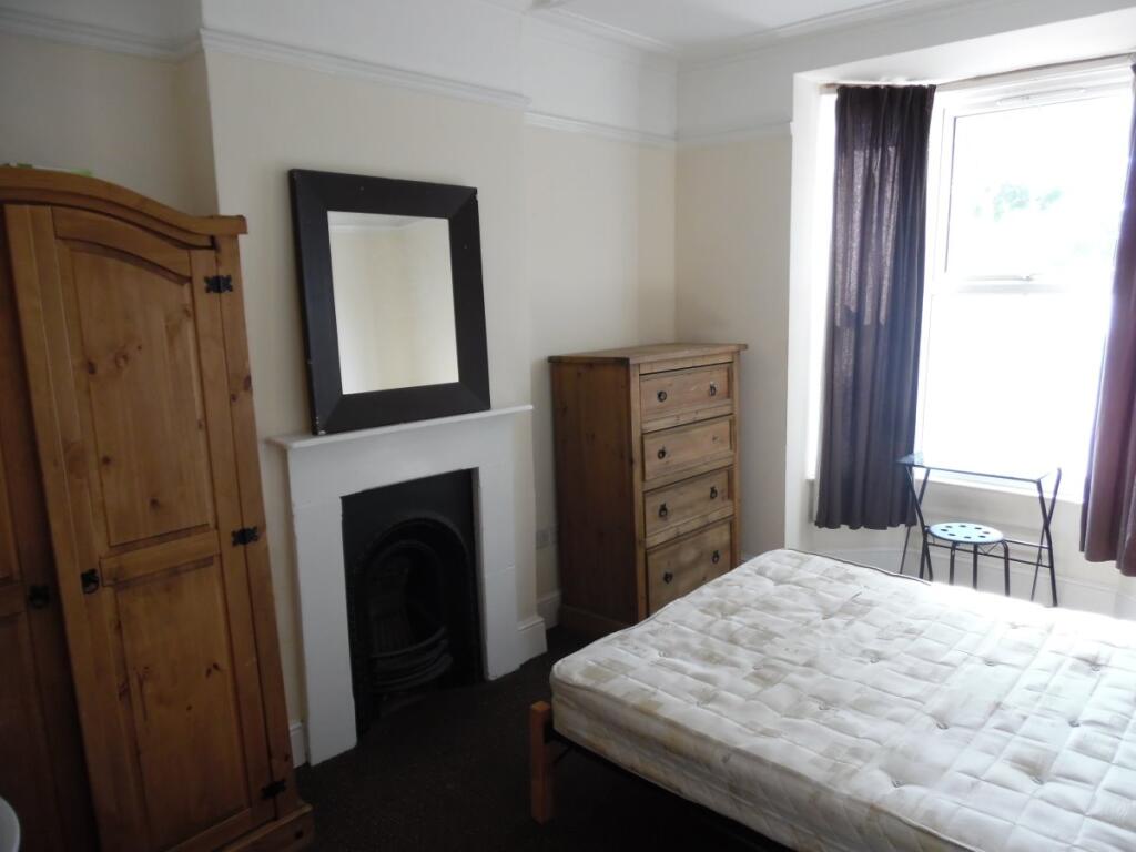 1 ROOM AVAILABLE SEPTEMBER NEXT TO ST JOHNS HALLS