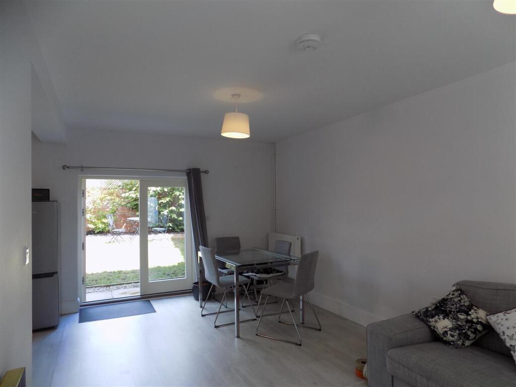 Mount Cottage - Dining (1).JPG