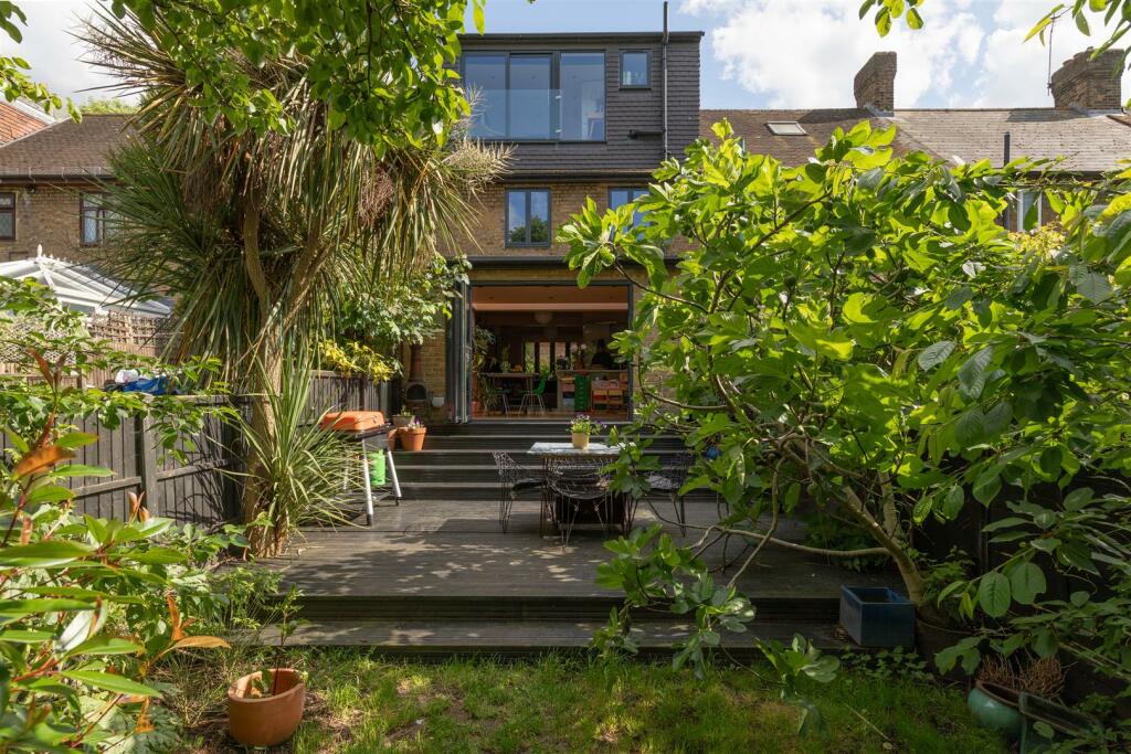 Penrhyn Avenue, E17