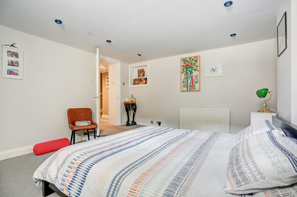 bedroom4