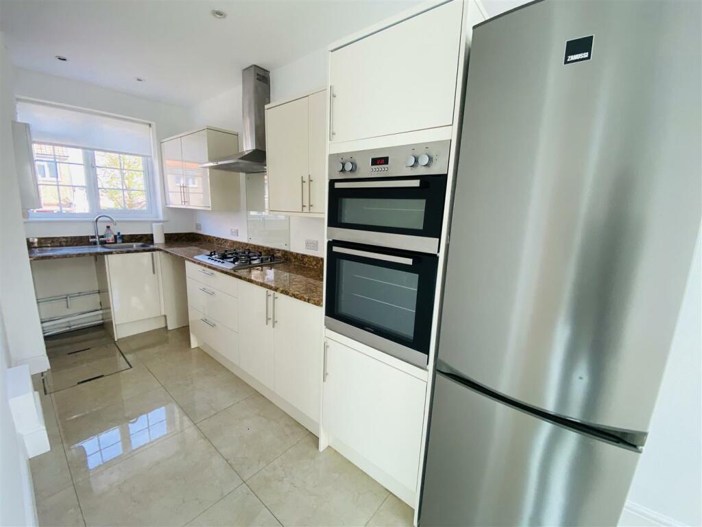 Kitchen: