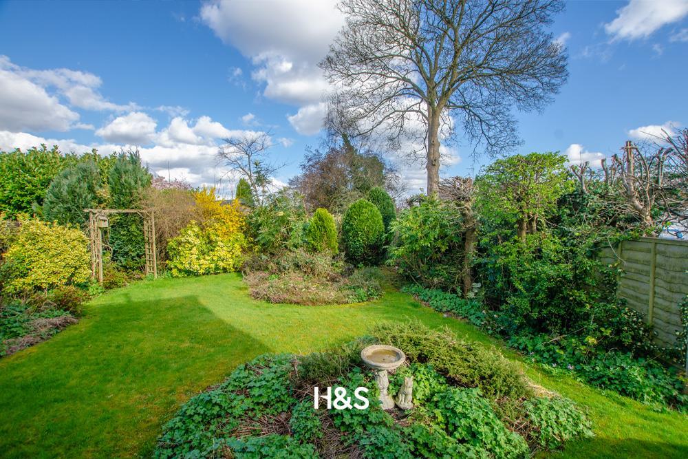 51 mollington crescent - rear garden..jpg