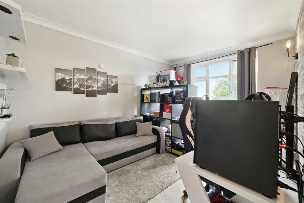 63 Danemead Grove Northolt, Ealing - YGC0pEi7aVToA