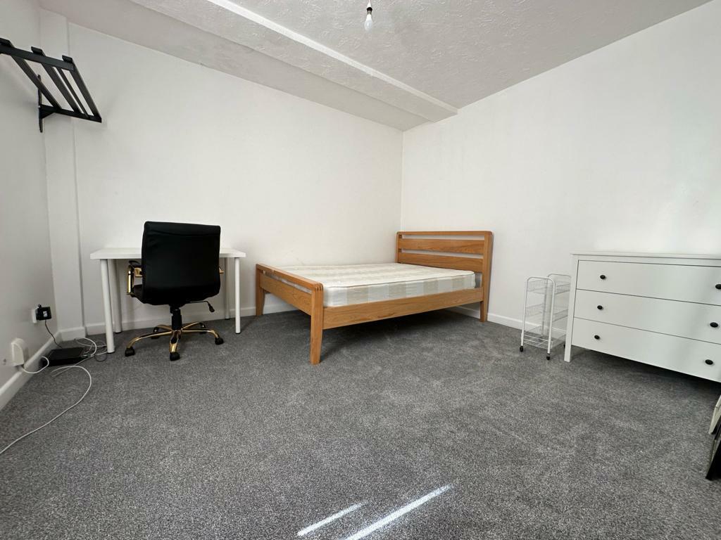 62C S Bed 4 (2).jpg
