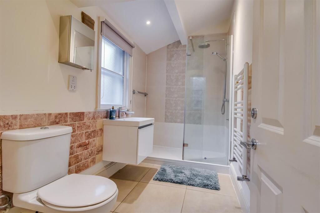 SHOWER ROOM/W.C.