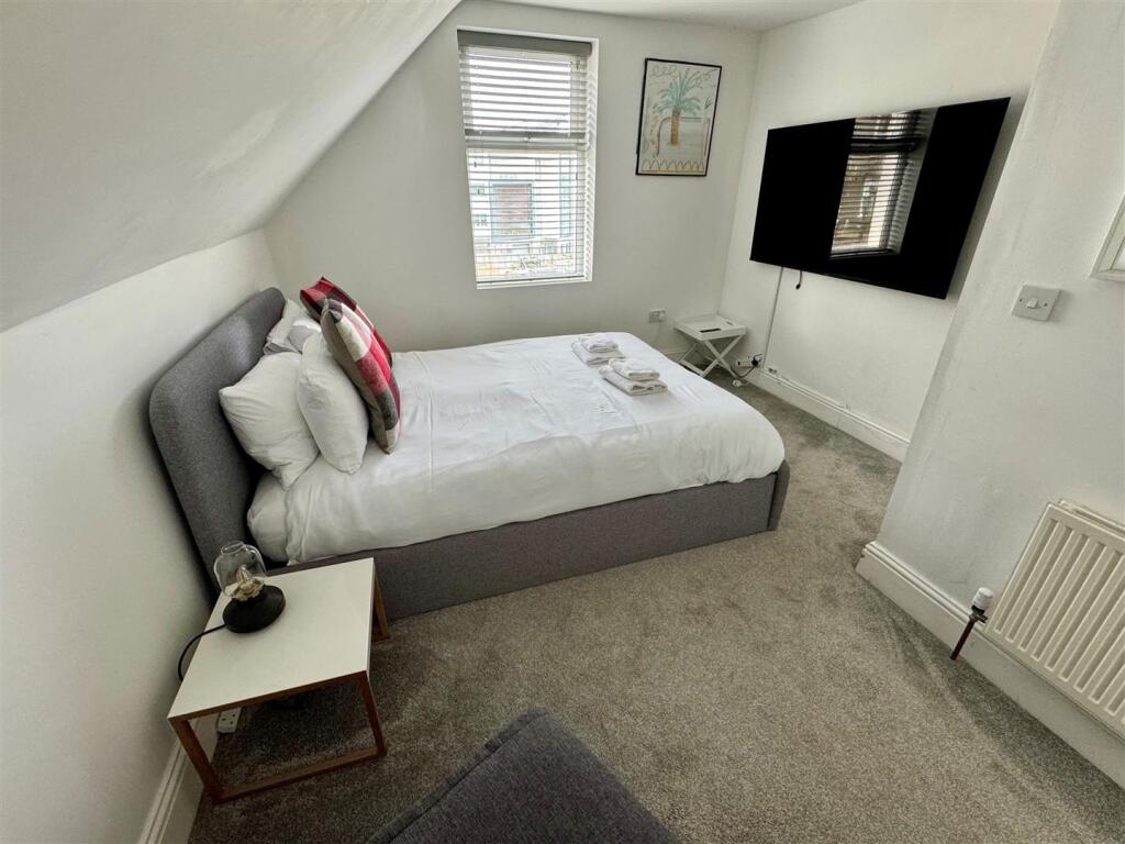 2 The Rocks Bedroom