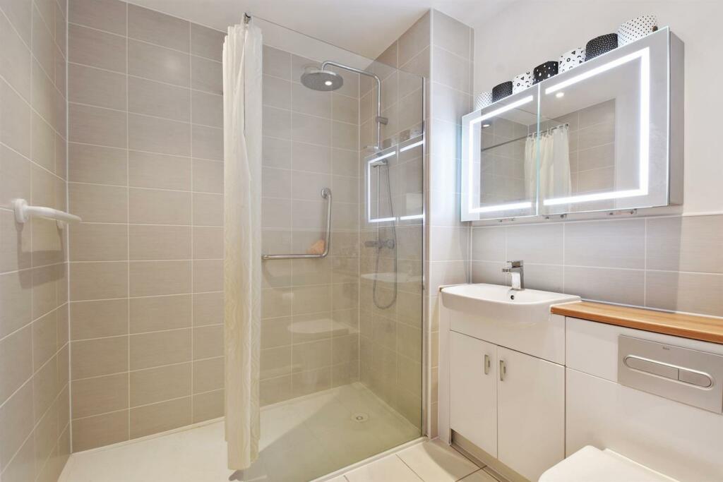 10-2104GCMCS - 2 Rosen House - Shower - Original (