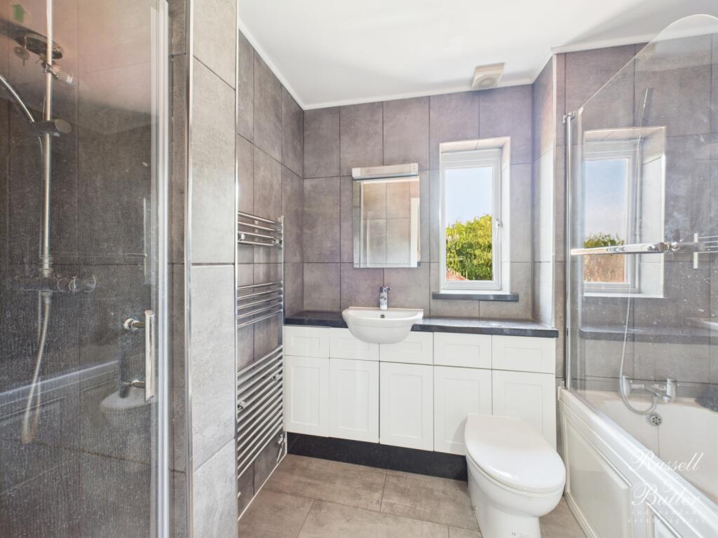 CAM02127G0-PR0300-STILL038