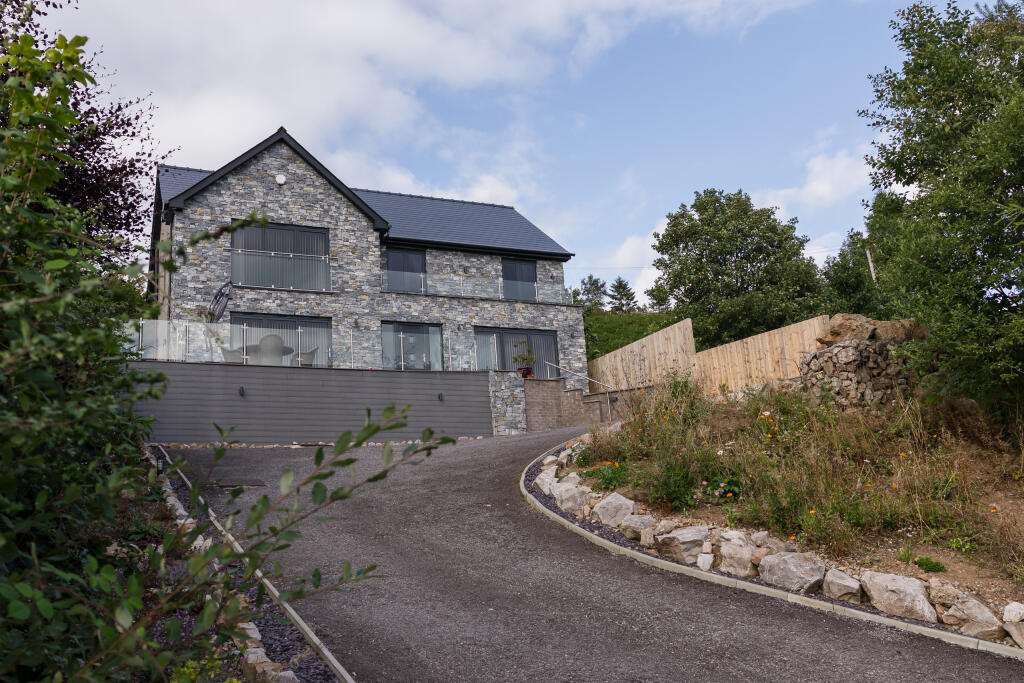 2025-08-07 WALKER &amp; LEWIS-CEFN-56