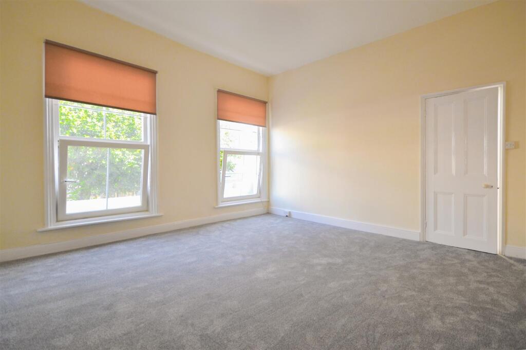 2-Living Room 2.jpg