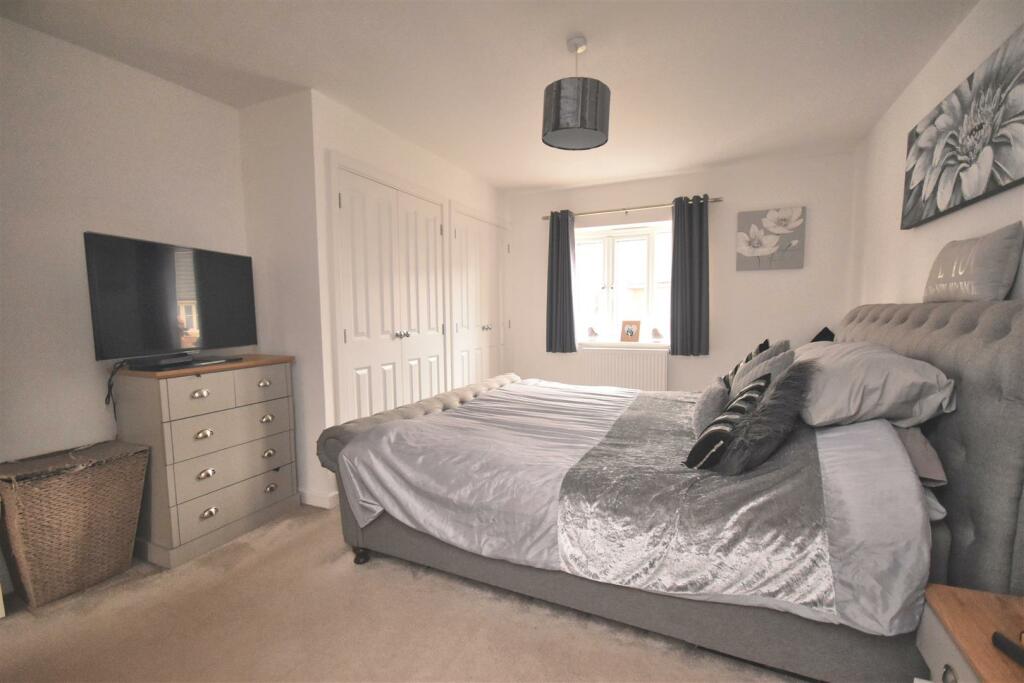 Bed 1.jpg