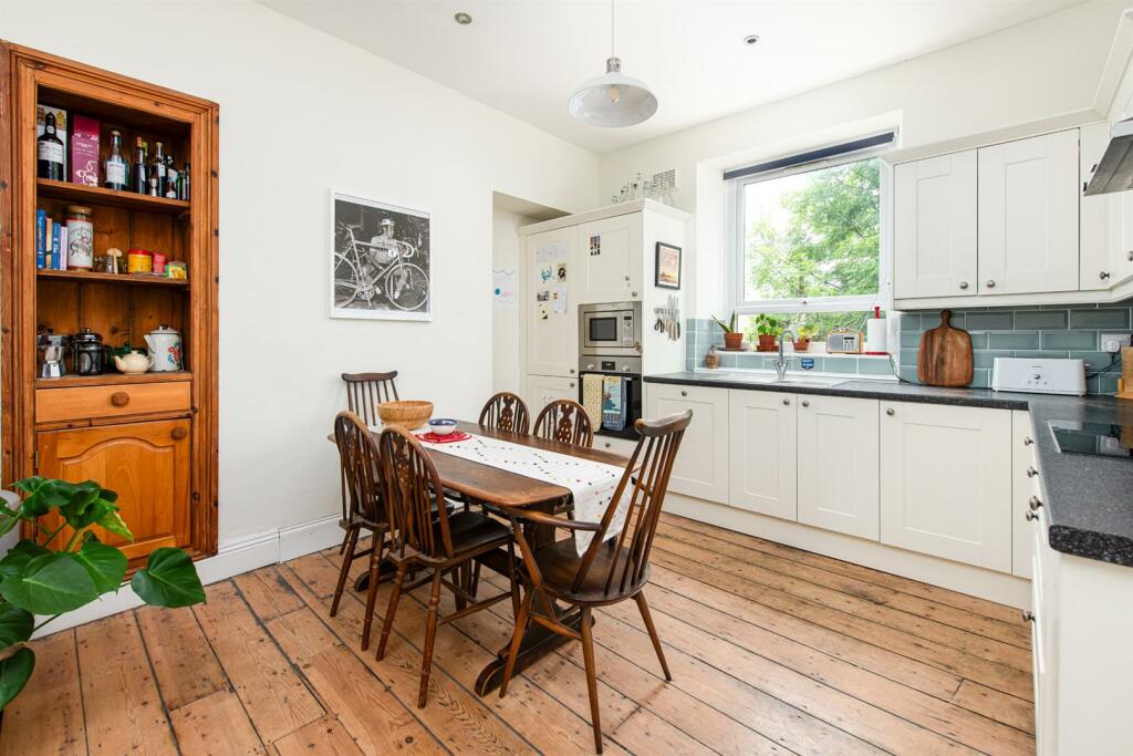 Kitchen_1.jpg