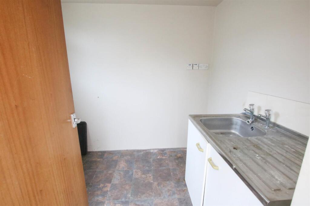 GROUND FLOOR STORE/WC