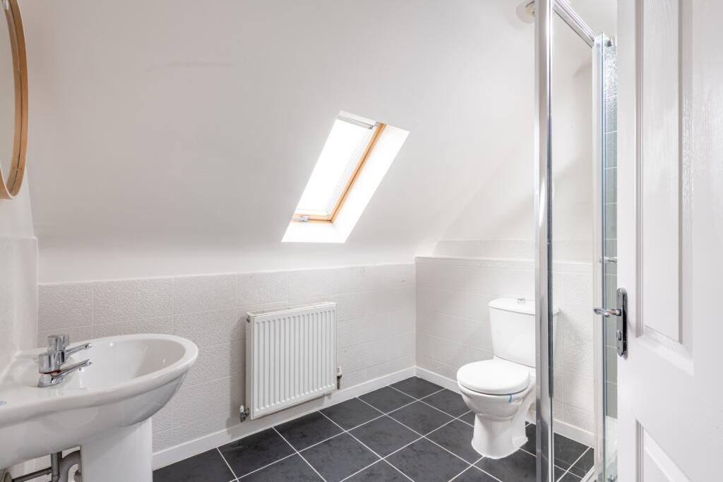 140 Sellkirk Drive en-suite 