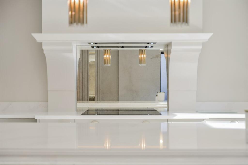 CUNLIFFE CLOSE, 1  (5).jpg