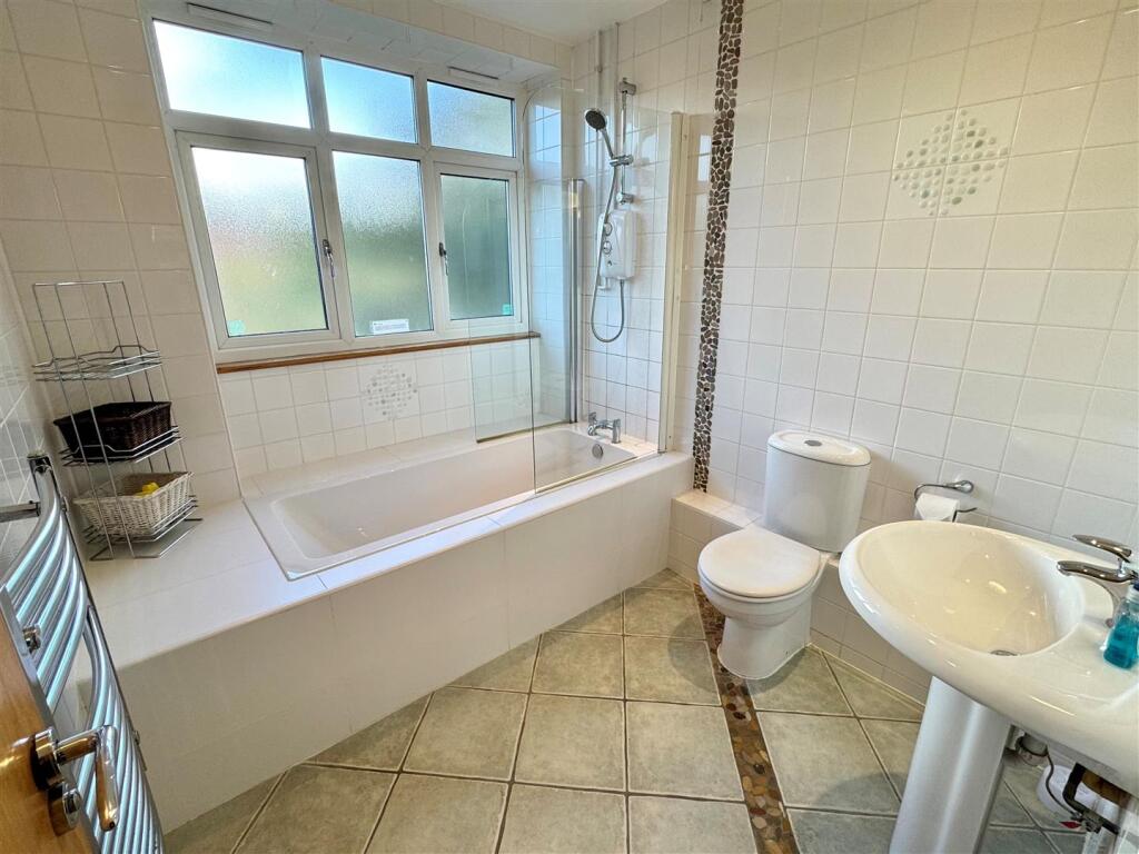 12 The Edge Bathroom
