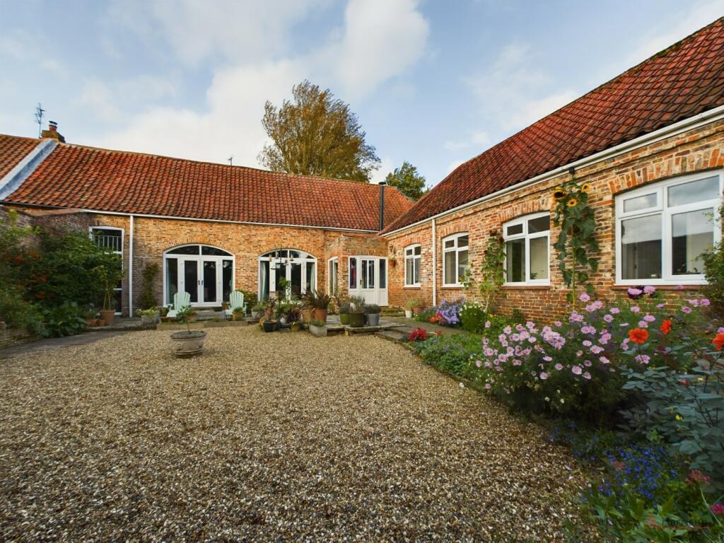 4 Bedroom Coach house for Sale