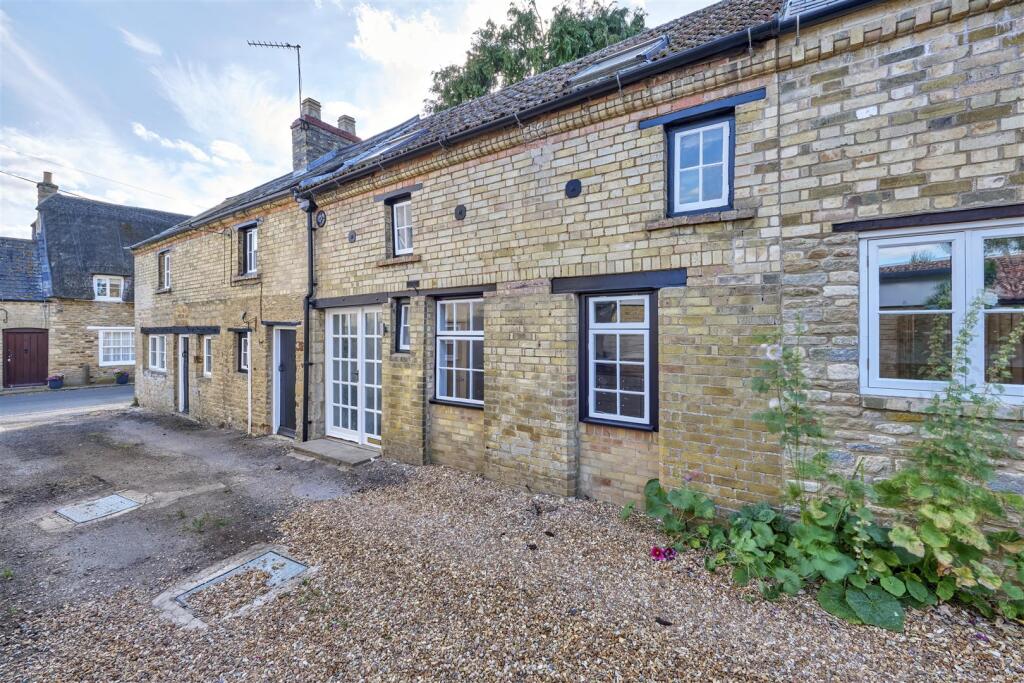 10-08-24-16 Main St Woodnewton-10_HDR.jpg