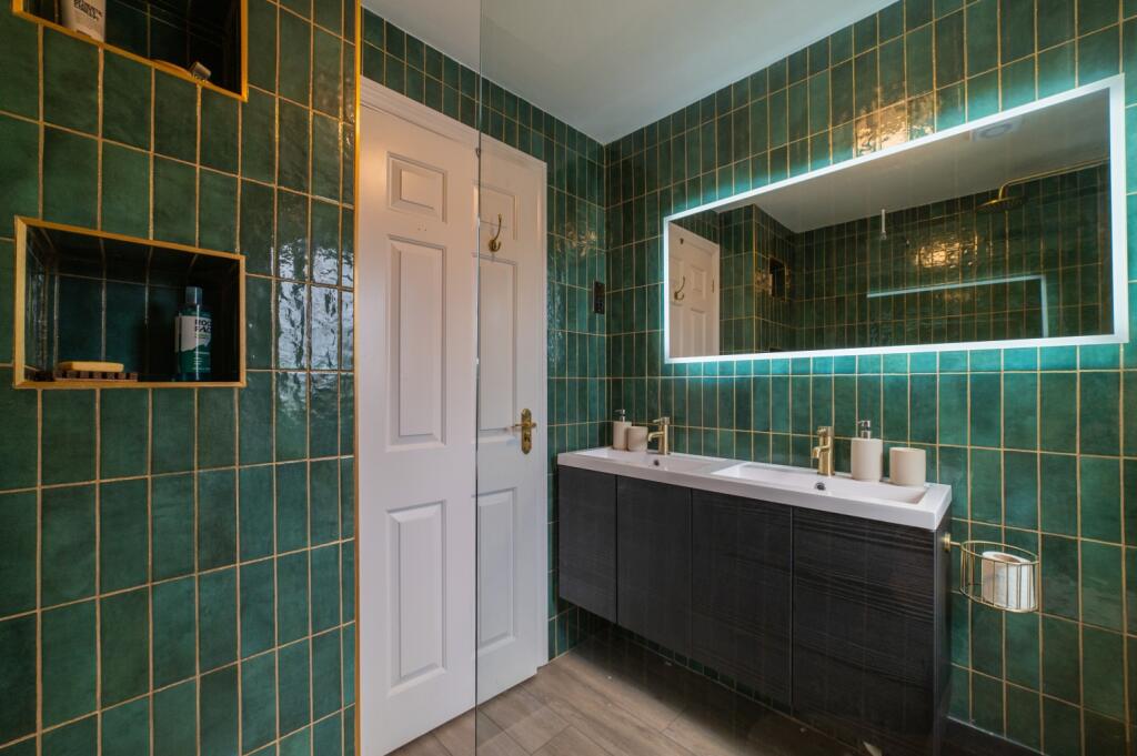 Award-winning Media team on EVERY Listing_38