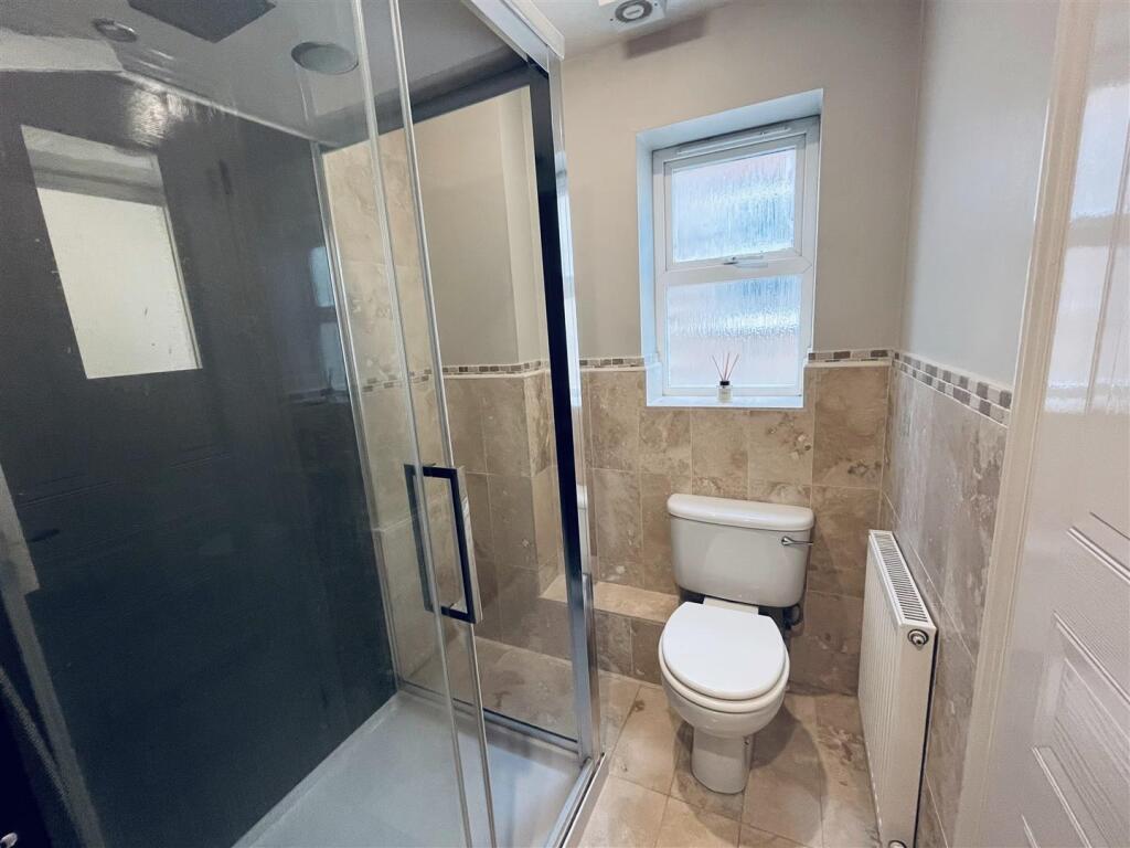 EN SUITE 2.jpg