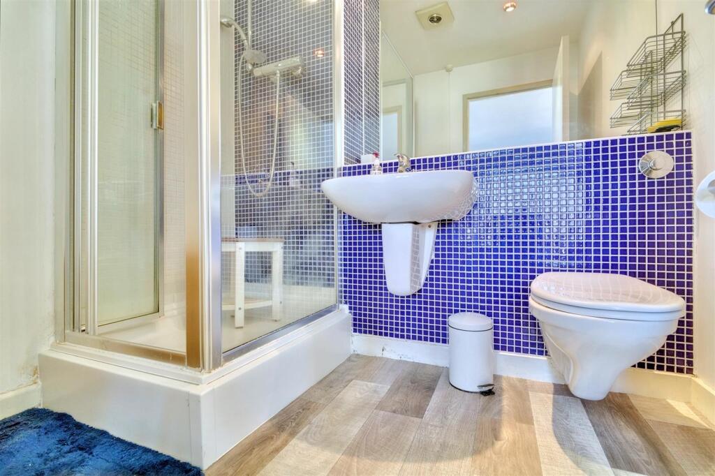 Ensuite.jpeg