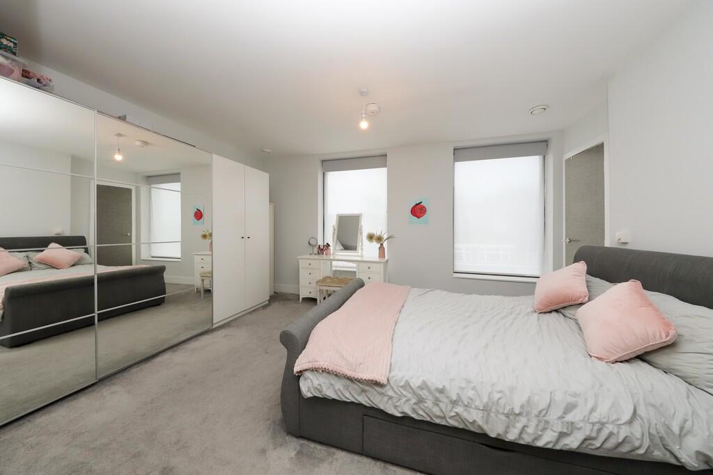 7 Trinity Court (...