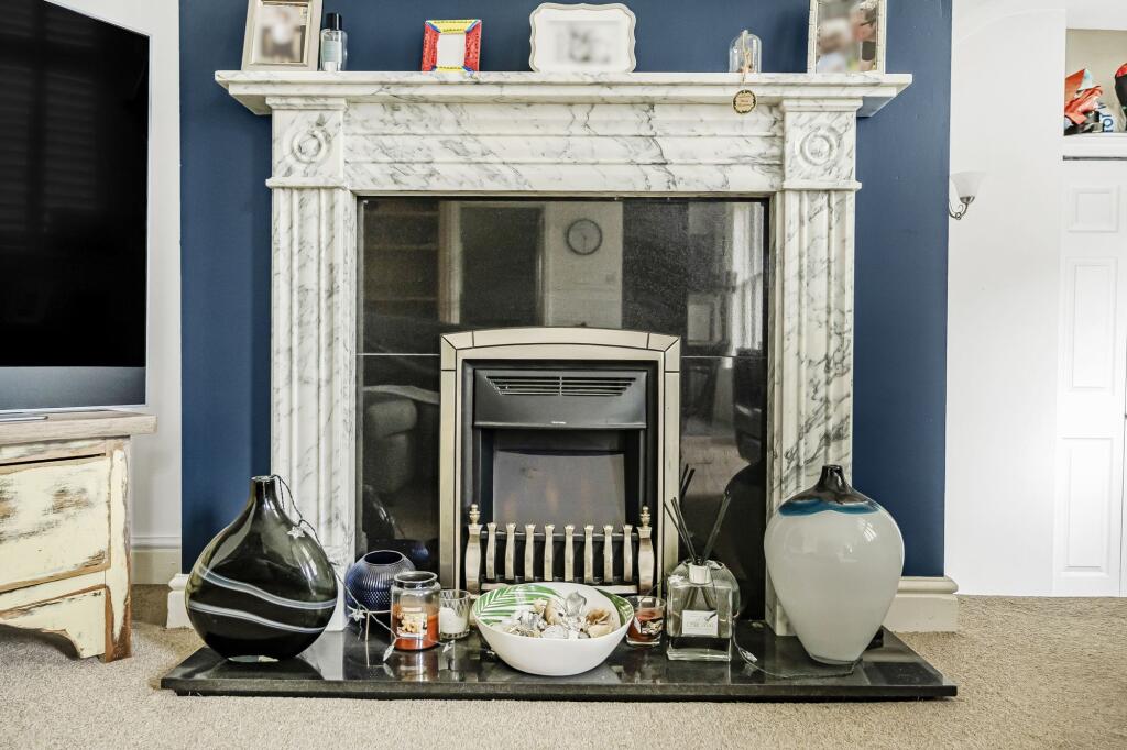 Living Room/Dining Room (3)