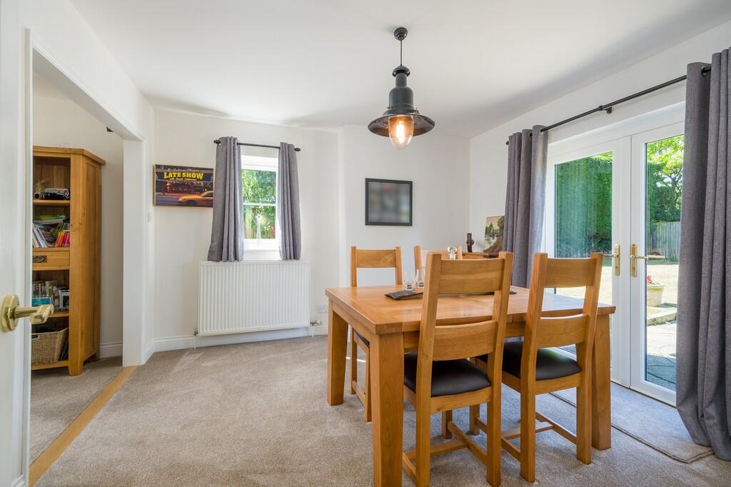 1440px-Brambles-1...