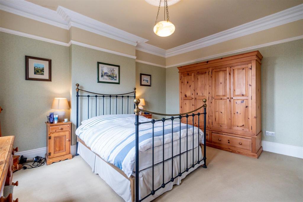 Bedroom 1 Aspect 3.jpg