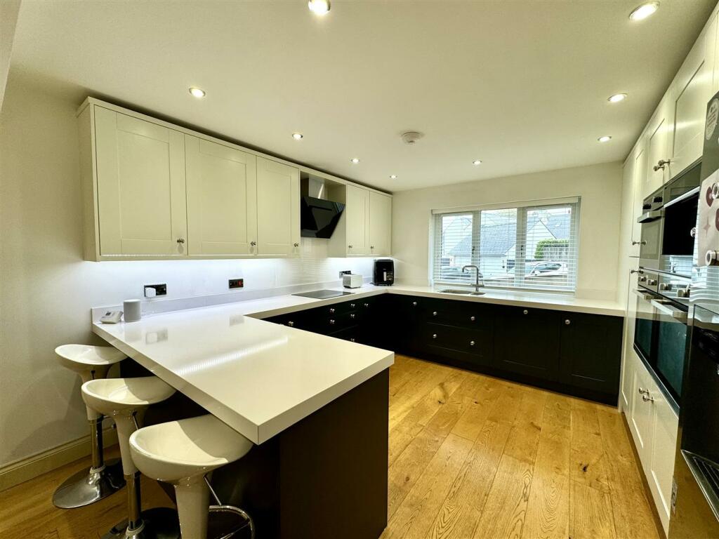 KITCHEN/DINING/FAMILY ROOM