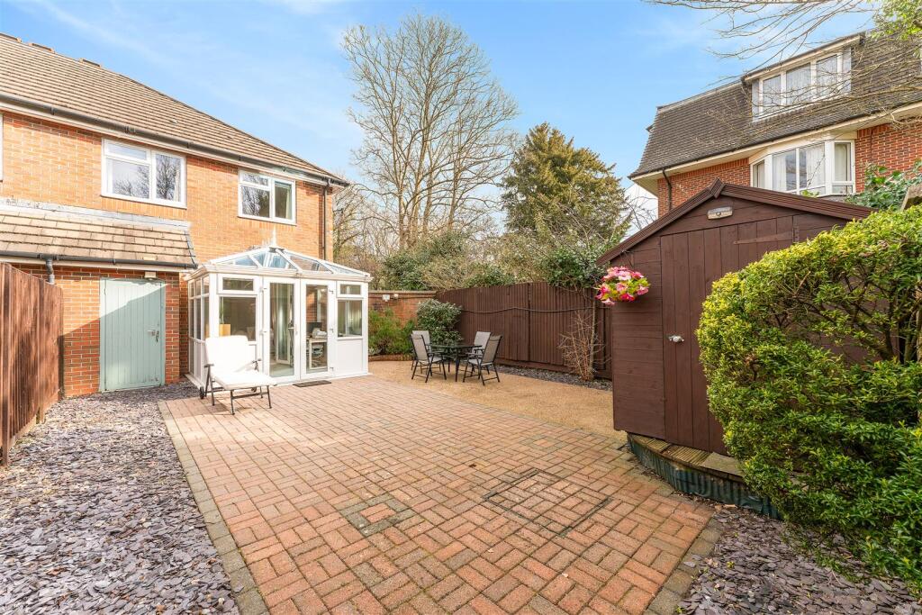 1 Milburn Close-16.jpg