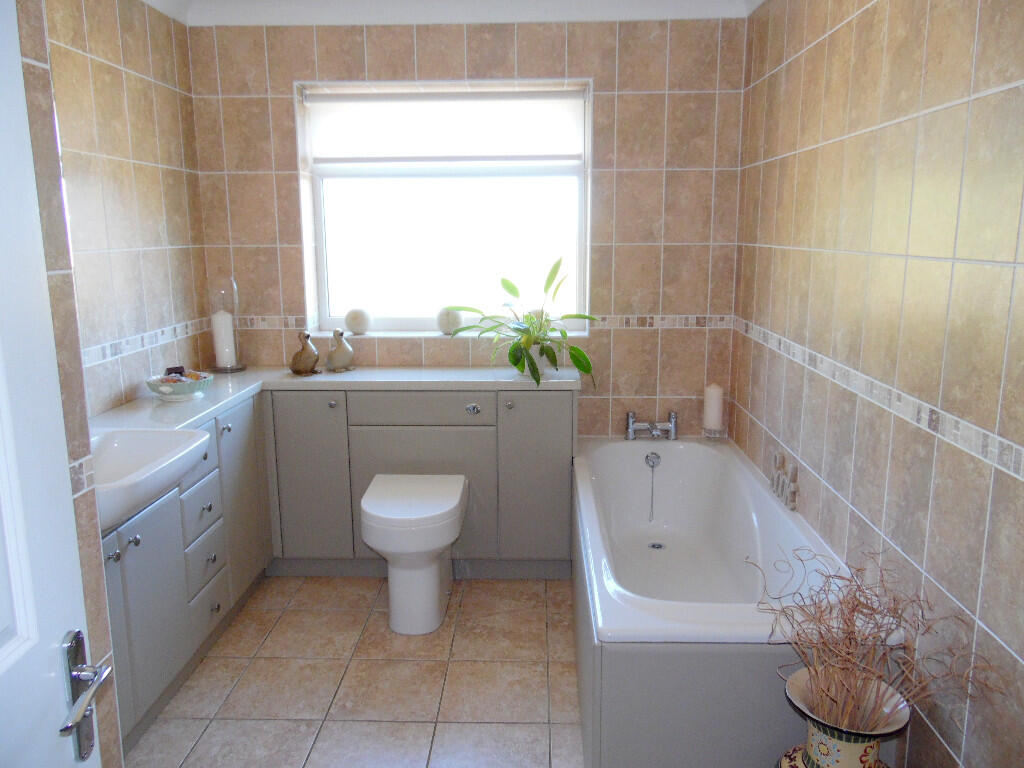 BATH/SHOWER ROOM