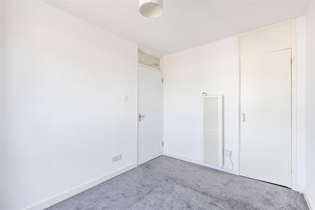 25 Brantwood Gardens - 4.jpg