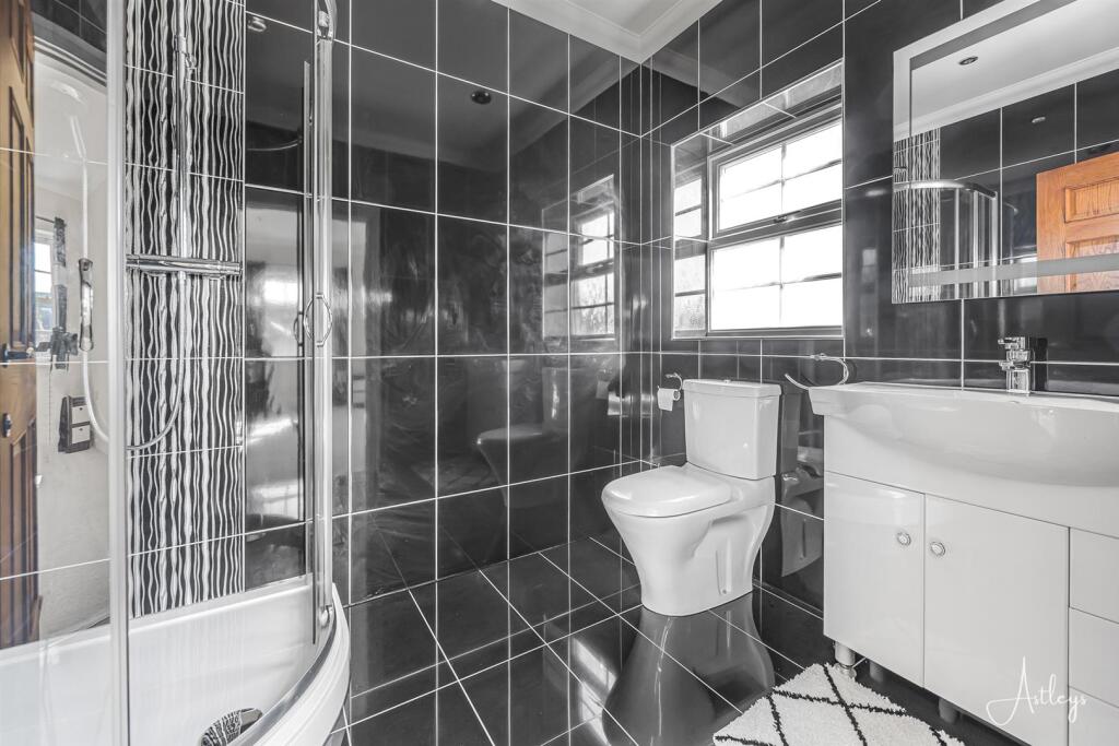 En-suite - Bedroom 3