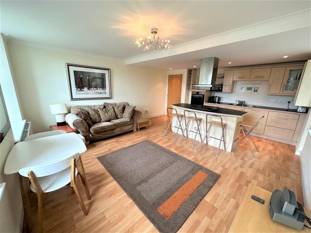 Open Plan Living/Dining Kitchen