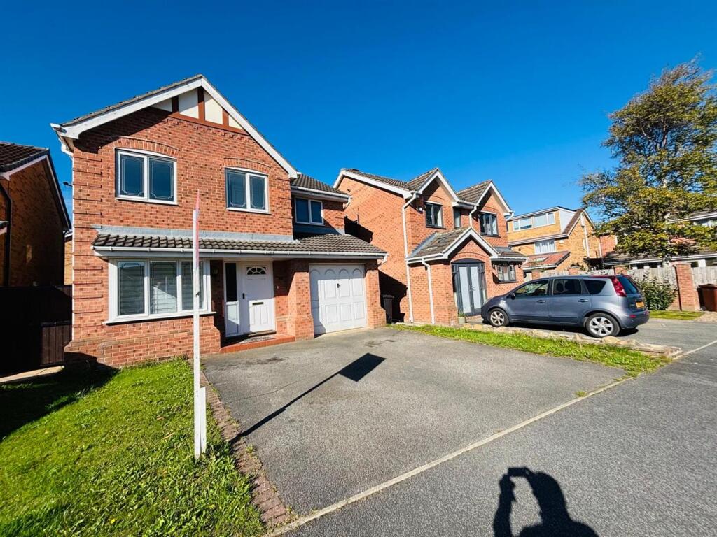 Off Street Parking / Integral Single Garage: