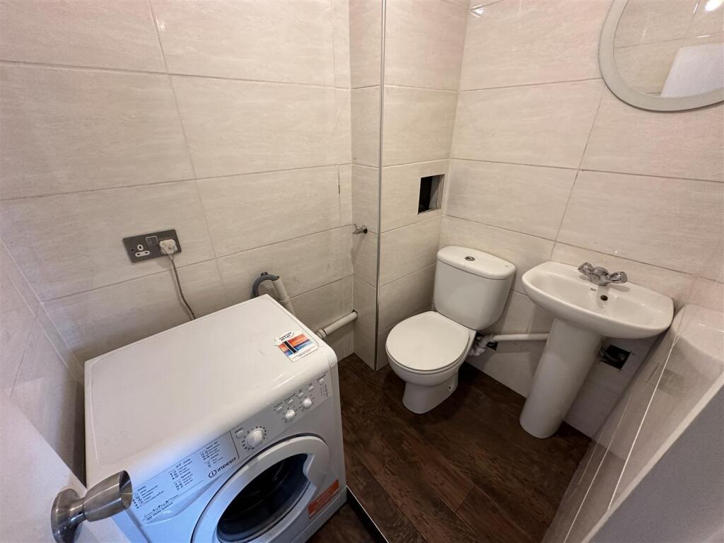 downstairs toilet.jpeg