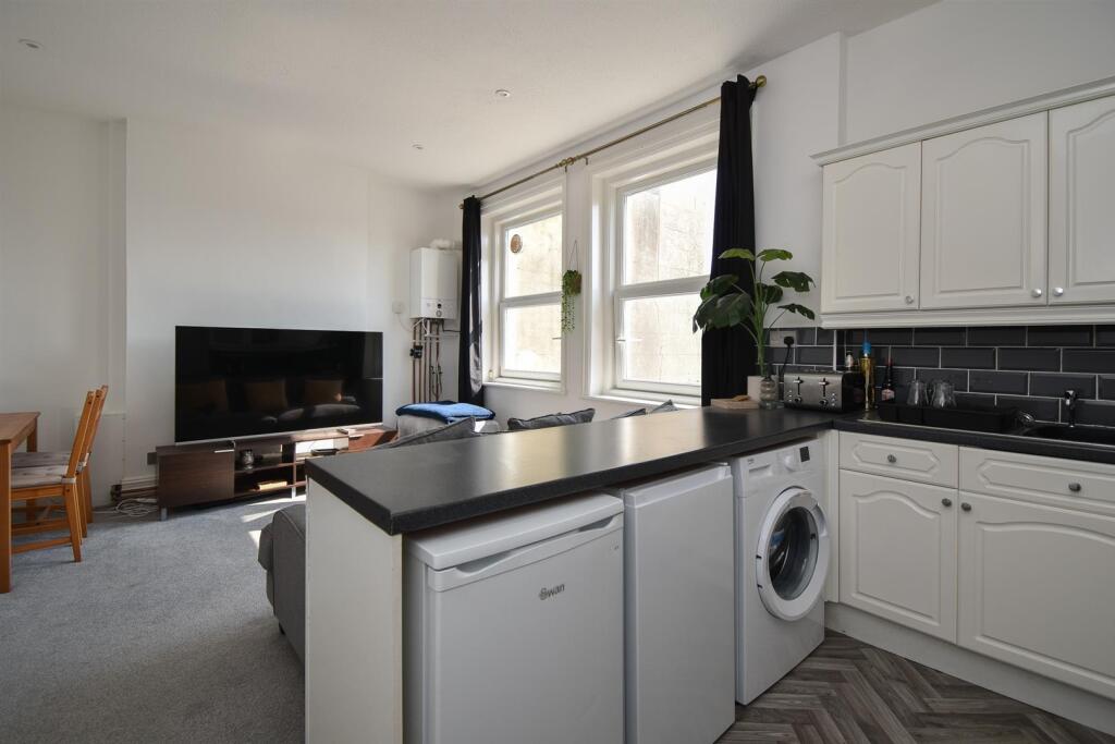 Kitchen &amp; Living room