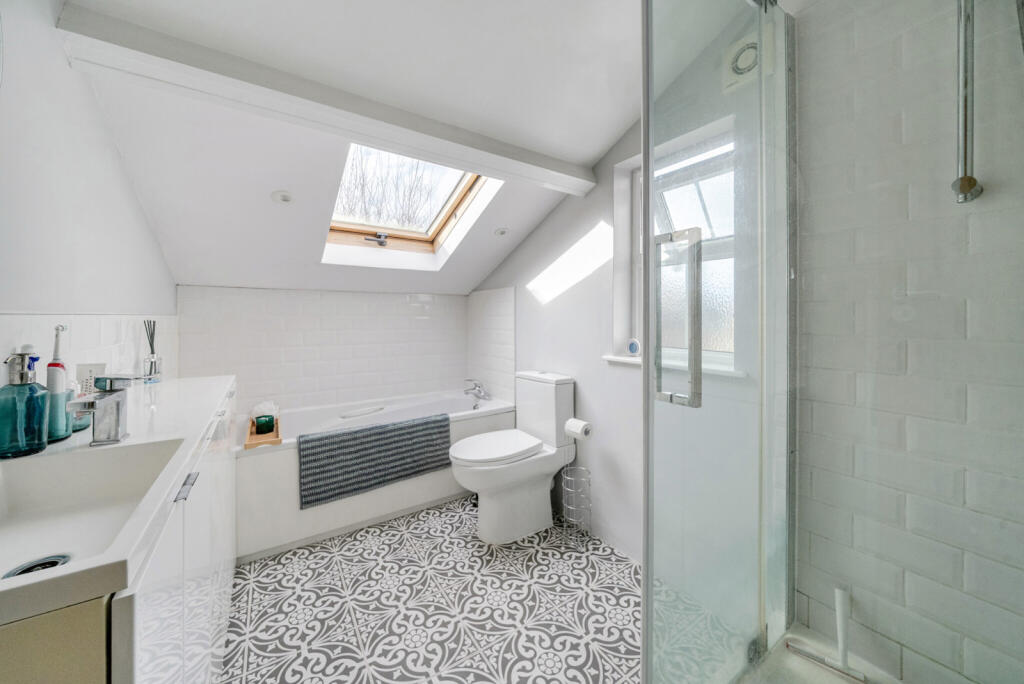 1373809-4-690de7e...