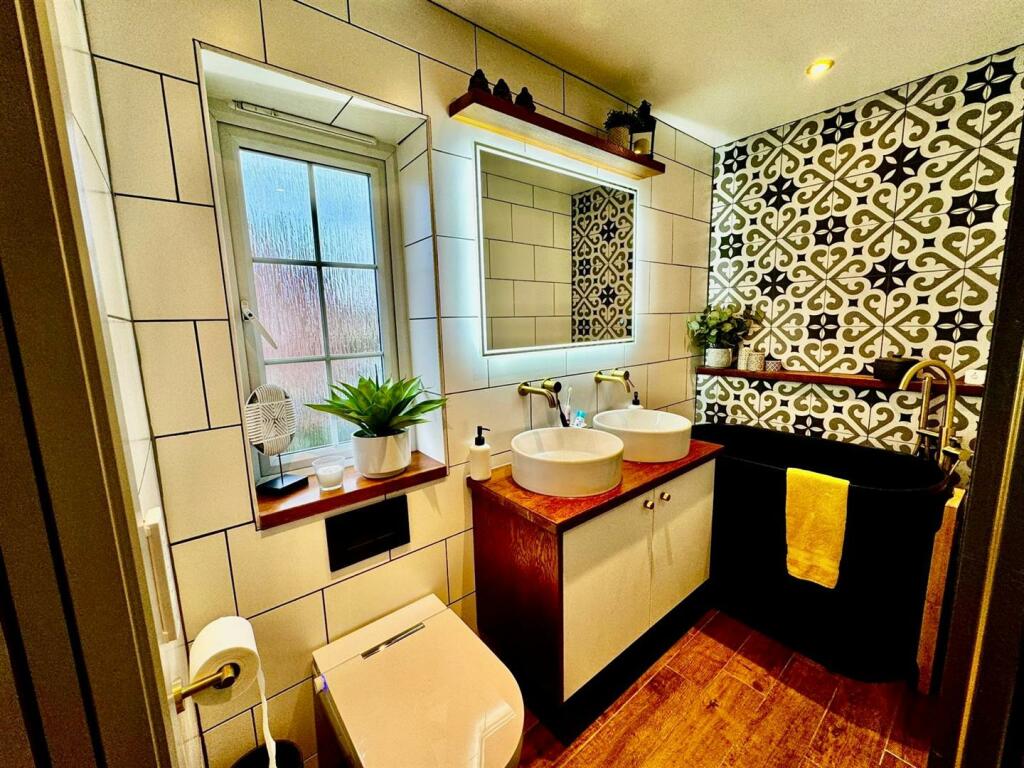 WhatsApp Image 2024-10-16 at 10.49.28 (11).jpeg